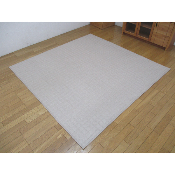 洗えるヘリンボーン調ラグベージュ