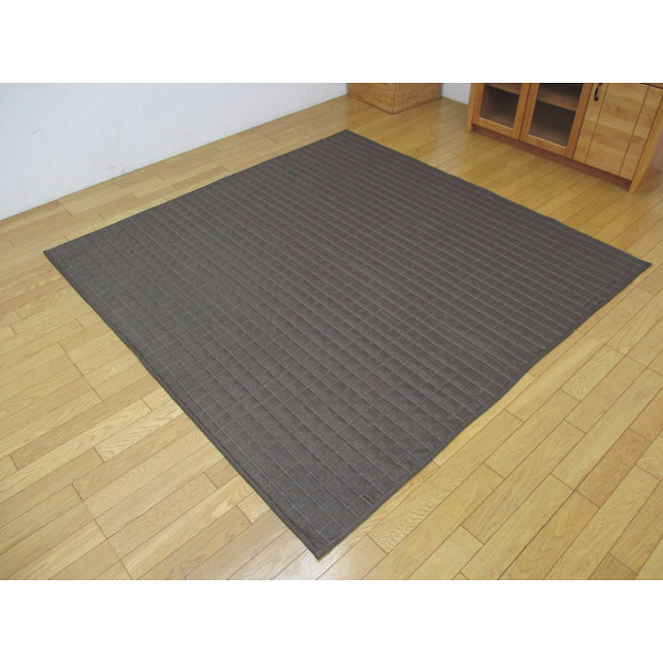 洗えるヘリンボーン調ラグブラウン