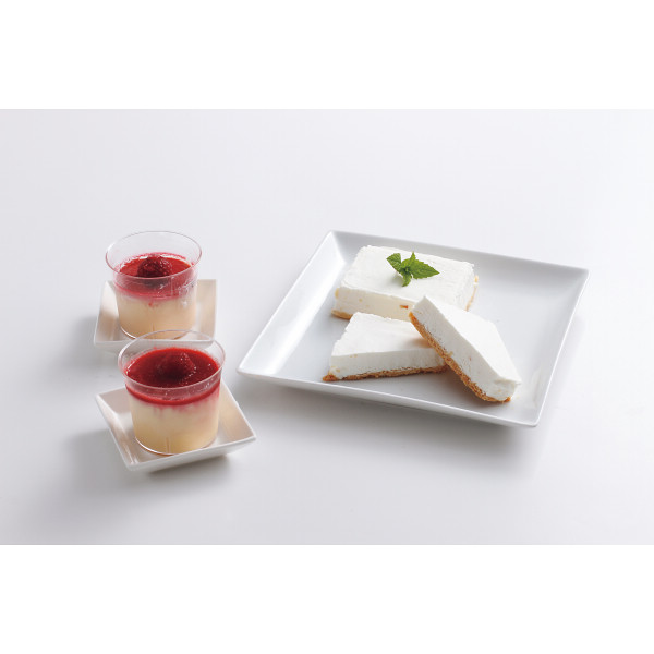 「乳蔵」レアチーズケーキ＆木苺プリン