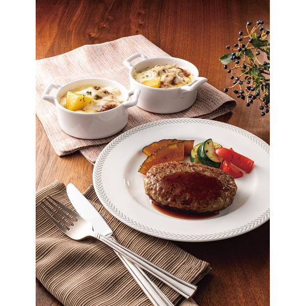 北海道ビーフのグラタンと十勝清水牛ハンバーグ