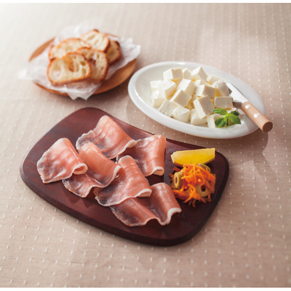 ベーコンと生ハムとチーズ