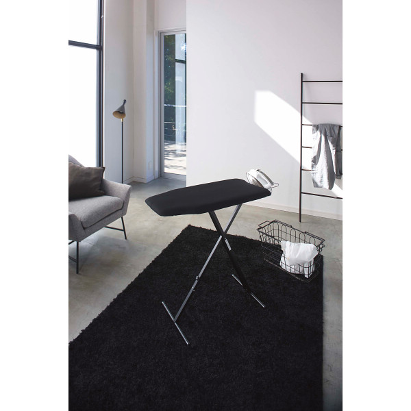 軽量スタンド式アイロン台ブラック