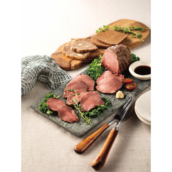 肉バル　神戸バルティロ　赤ワイン仕立てのローストビーフ