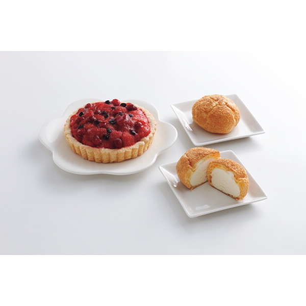 「乳蔵」ミックスベリータルト＆ミルクシュー