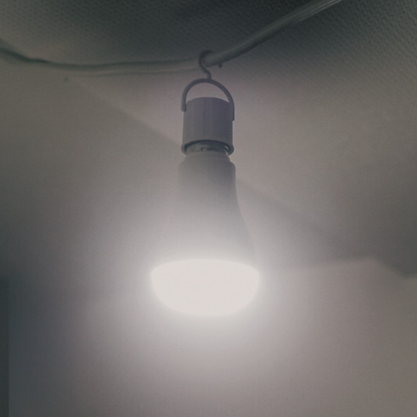 レドバンス　防災用蓄電型ＬＥＤ電球